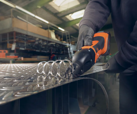 Cisaille sur batterie ABSS 18 1.6 E AS tôle capacité 1,6mm