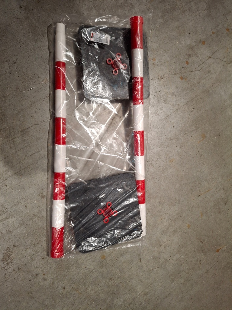 Poteau rouge/blanc sur socle lesté caoutchouc - lot de 2