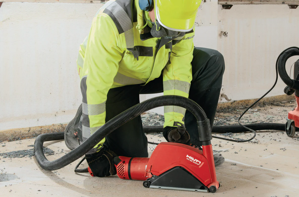 rainurage béton avec carter fermé d'aspiration