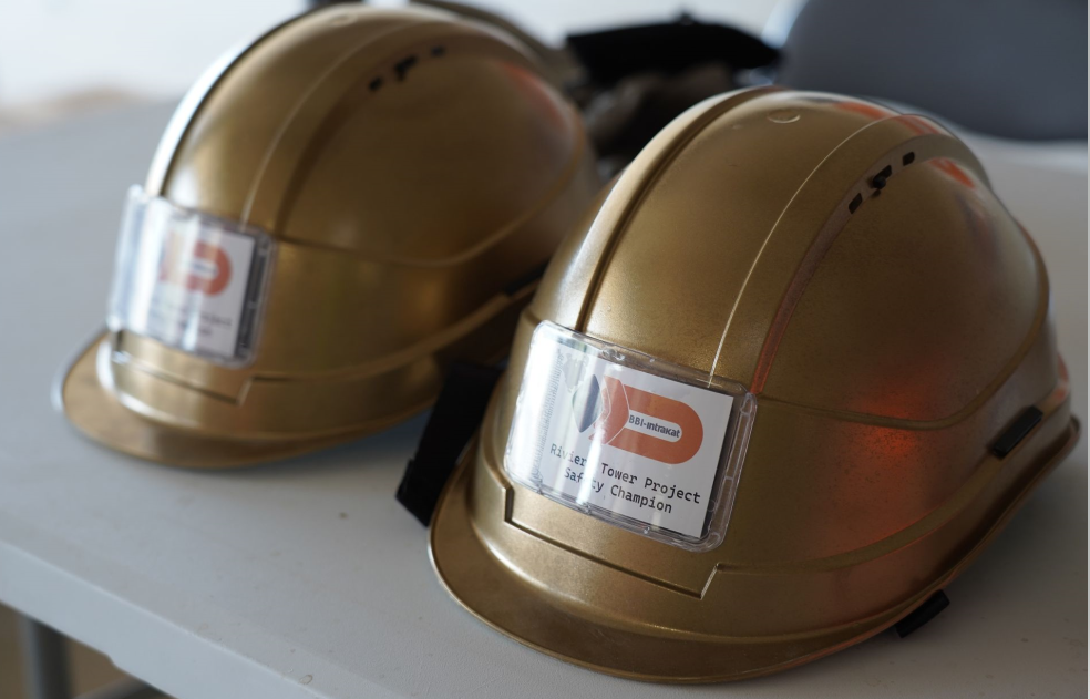 Kara helmet white long visor without goggle 'gold' logo Riviera Tower Project Safety Champion