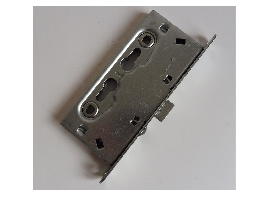 Reversible lock for MZ door