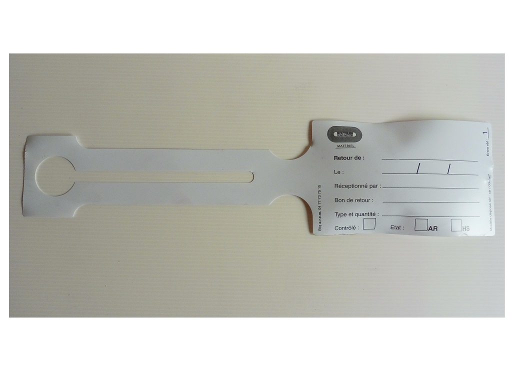 Etiquette PVC blanc imp. noire 409x100mm accrochable (Rouleau de 1000)