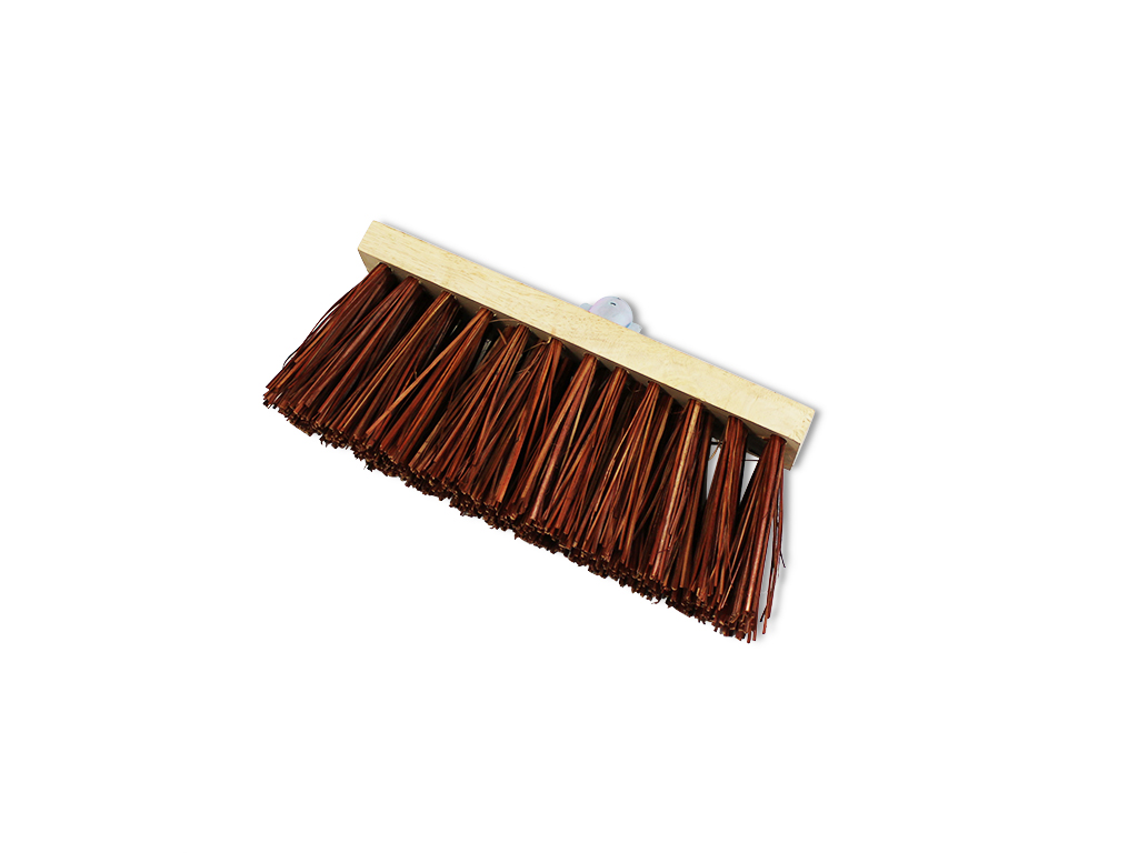 Piassava 32cm road sweeper with metal socket