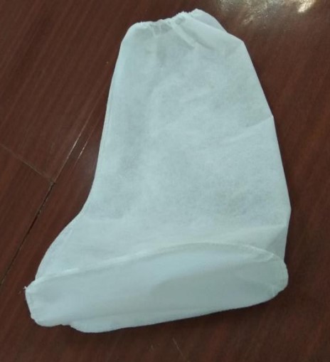 On disposable boots (Box of 150 pairs)